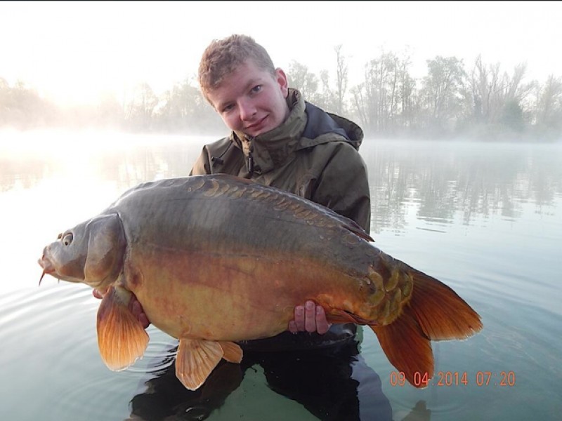 14 yr old Mike with a stunning Road Lake 32.07lb