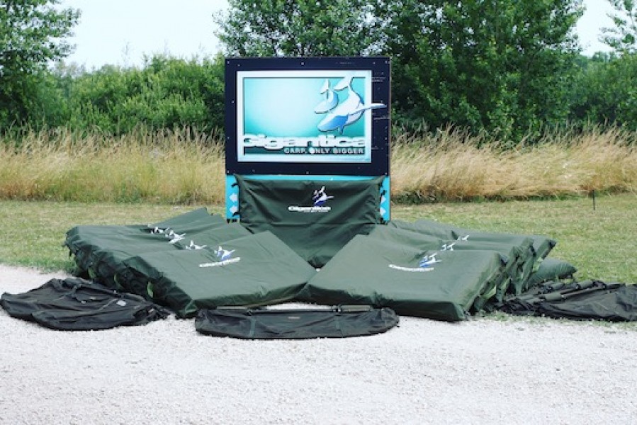Our big unhooking mats are perfect for the Gigantica monsters. Please leave your's at home.