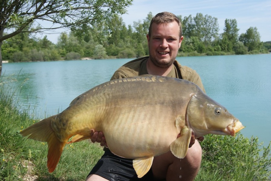 Sam the Chief with a 41.02lb mirror