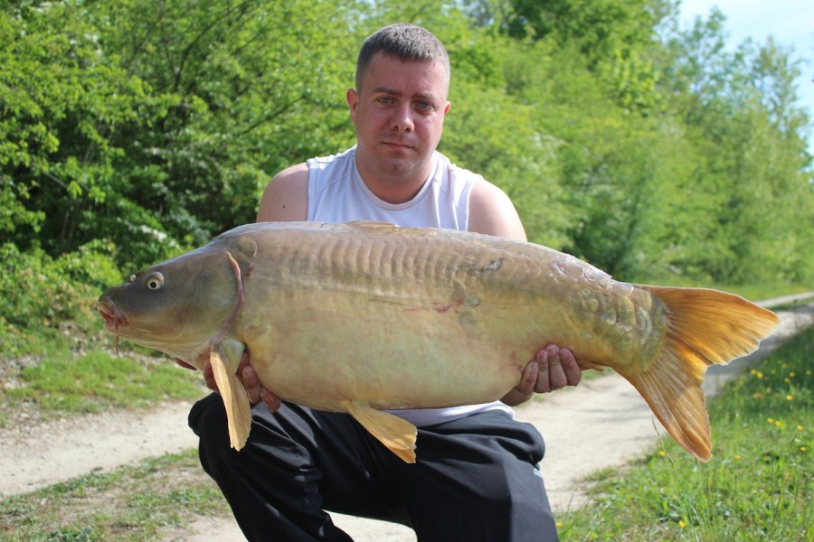 Jonathan had this 31.00lb mirror out of Brambles