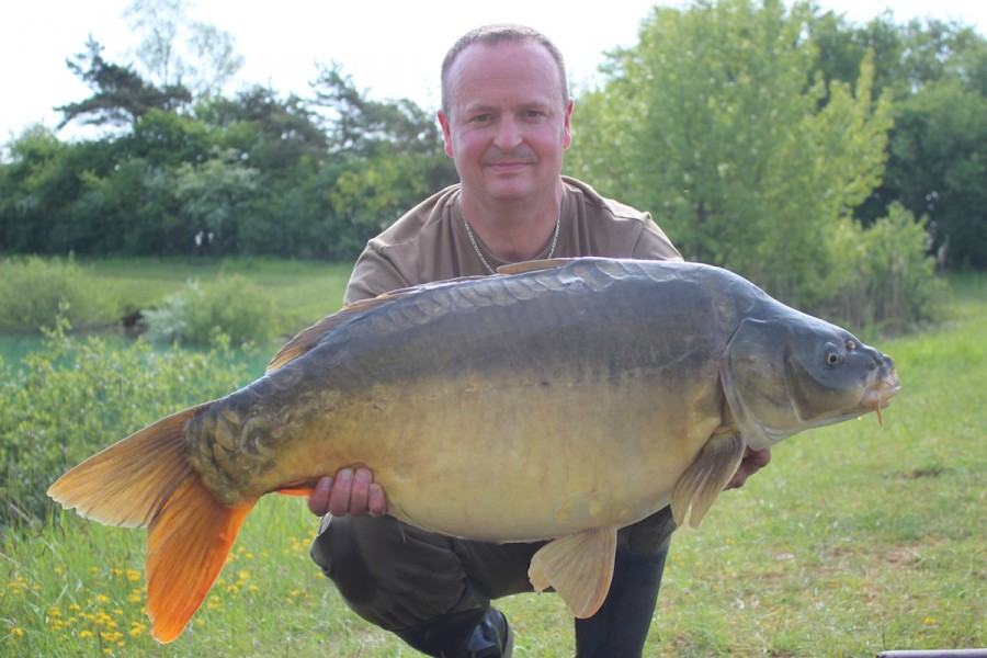 Ian with a 35.12 mirror part of a brace of 30's!