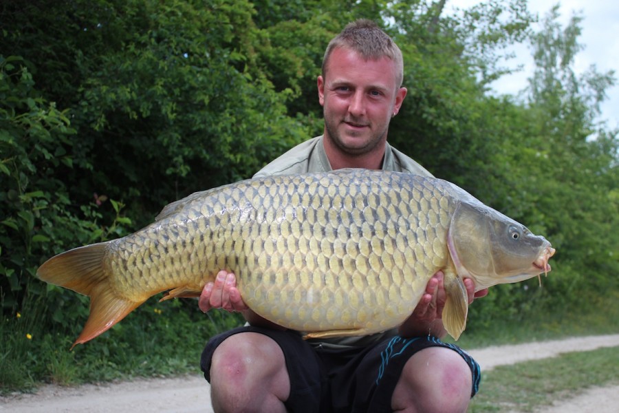 Lewis with a 34.6lbs common