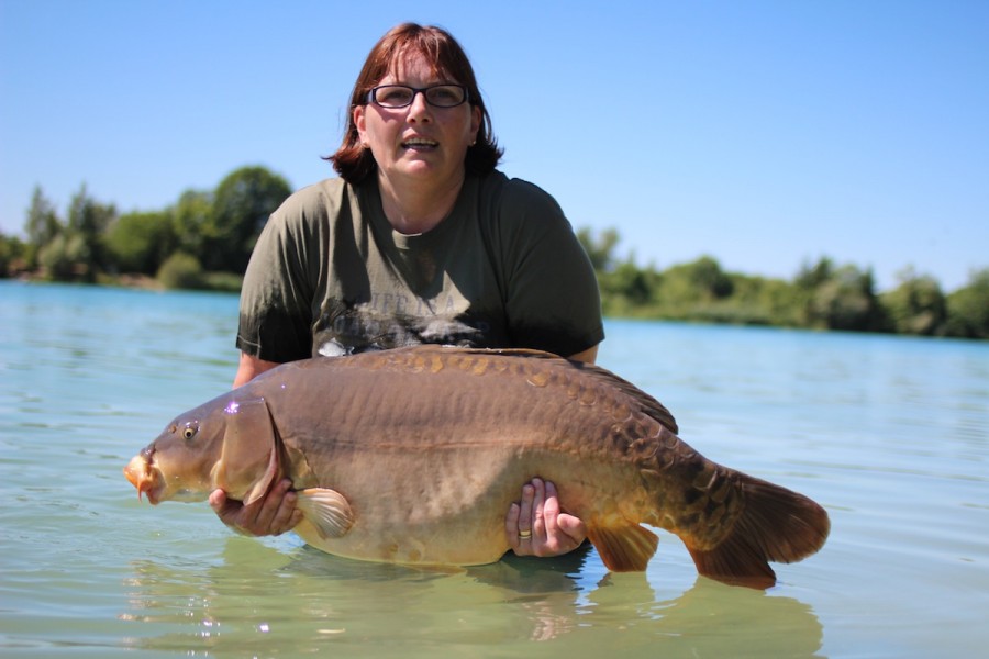 Jackie with the stunning '3 Scale' 42lb