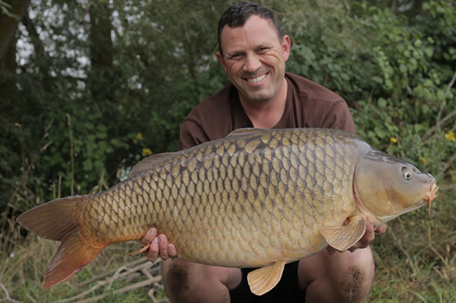 Tim Gray with 'The Carp Academy Common' at 42lb 6oz