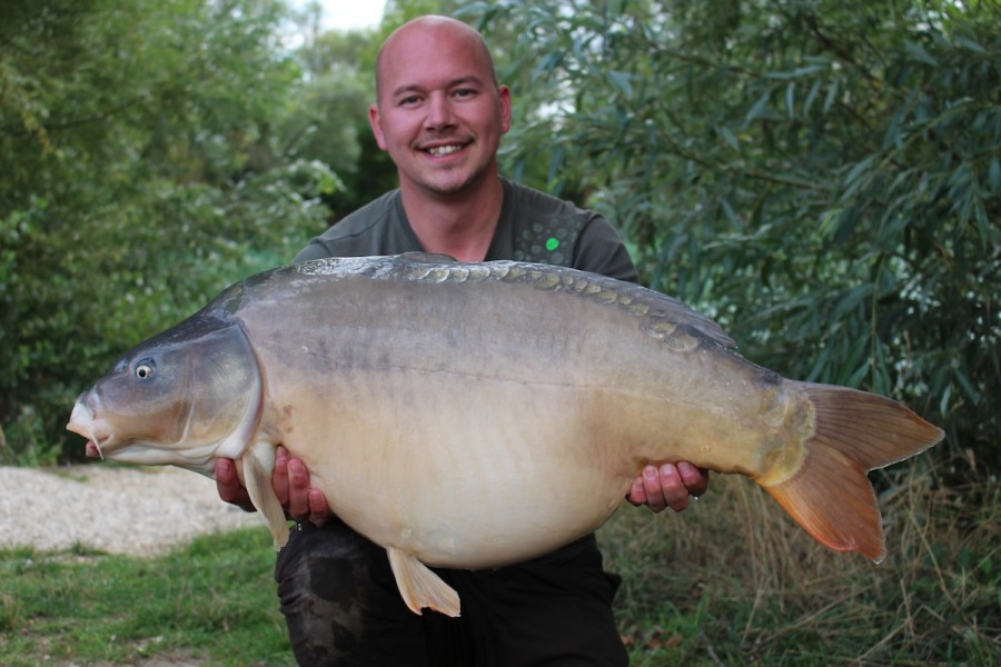 Ben with a a chunky 38.12lbs mirror