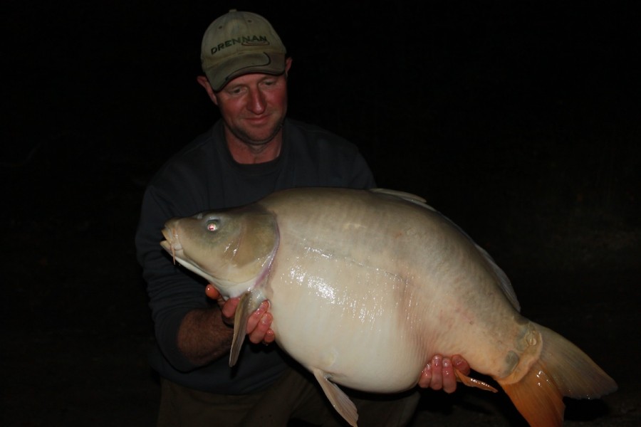 richard with his 33lb mirror