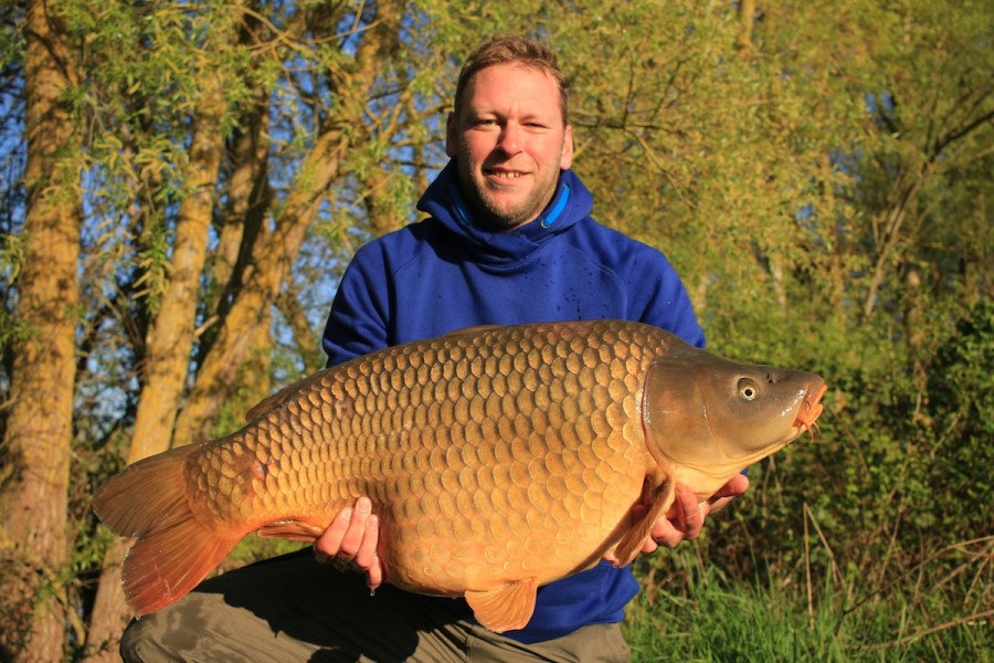 Phil Dalton with the unnamed common at 44lbs
