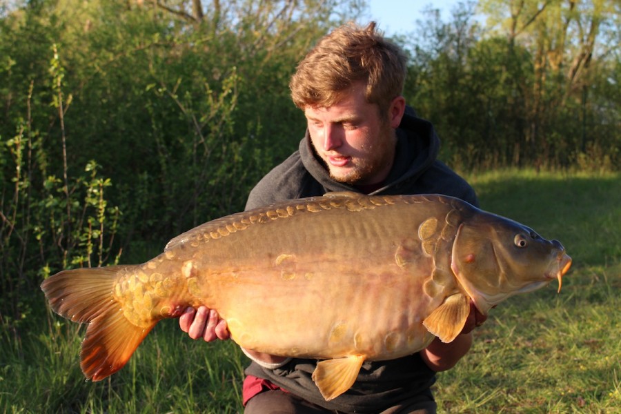 Rob with a 33lbs mirror