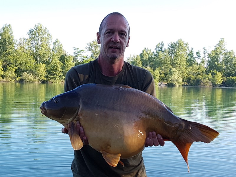 phil with a 39lb10oz mirror out of the New Beach swim