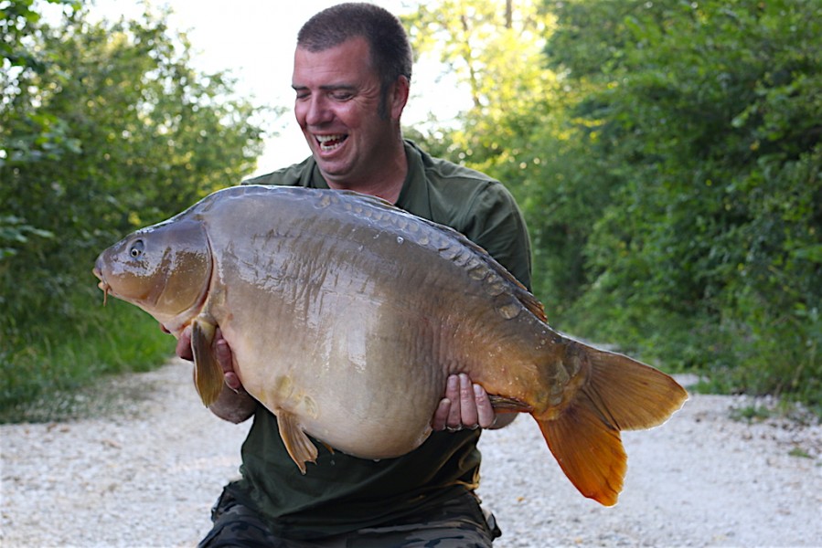 Adi with his 38lb8oz mirror from Decoy