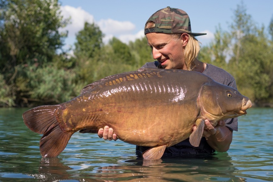 Tom wager with a 39lb 8oz mirror