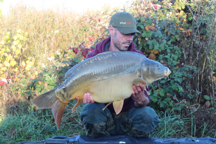 Andres with a 32lb 7oz mirror