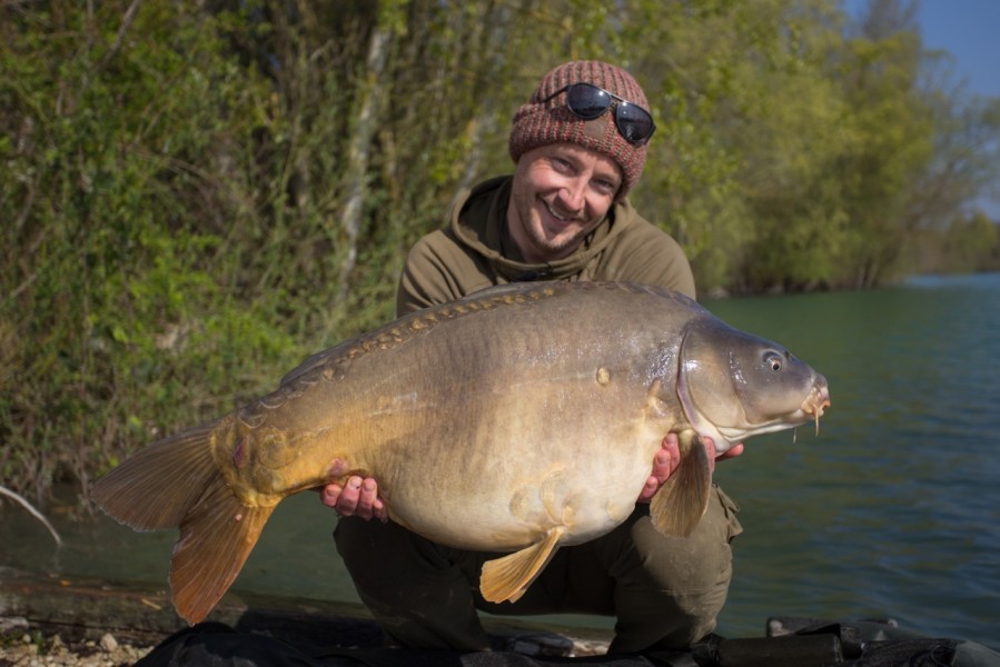 Arjan with another stunning 30lb Mirror from Tea Party 2