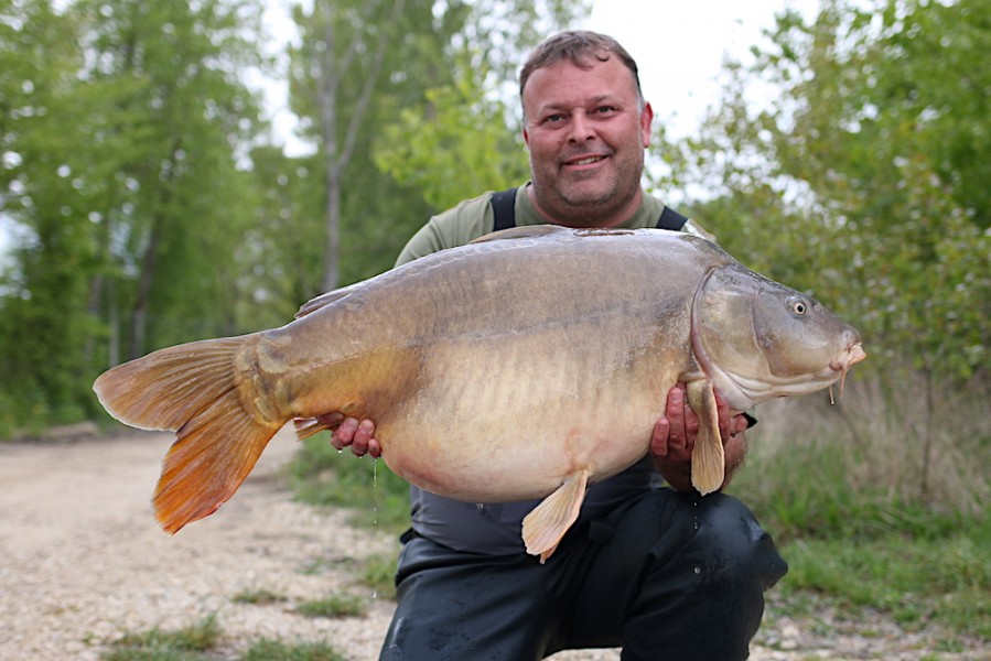 Dave Evans with a 39lb 8oz Mirror from Tea Party 1