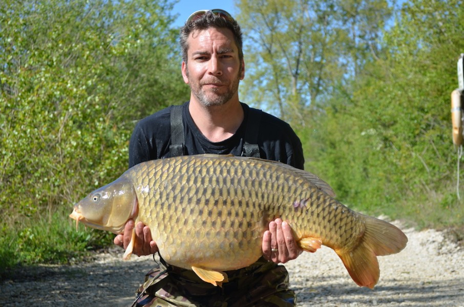 Paul with a cracking 42lb 8oz Common from Brambles
