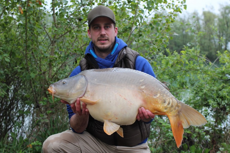 Uwe with the Loerchen at 36lb from Tea Party 1