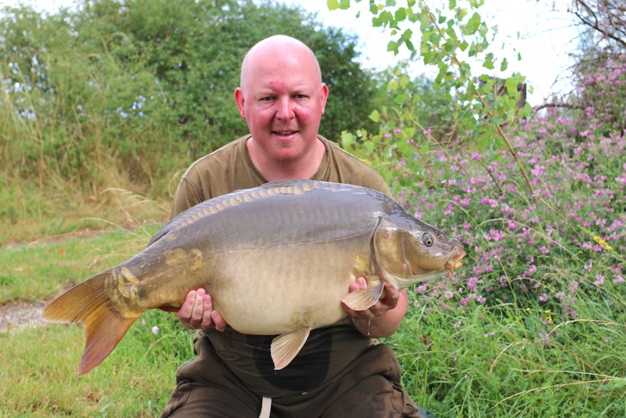 Richard Stansfield with a 30lb 2oz Mirror from Turtle's Corner 1.7.17
