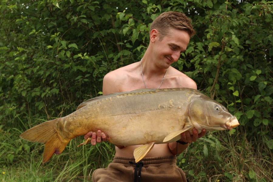 Ryan with a 27lb10oz Mirror from the Poo 29.7.17