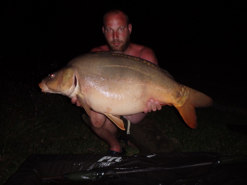 Raymond van Ee with a 32lb Mirror from Double boards 29.7.17
