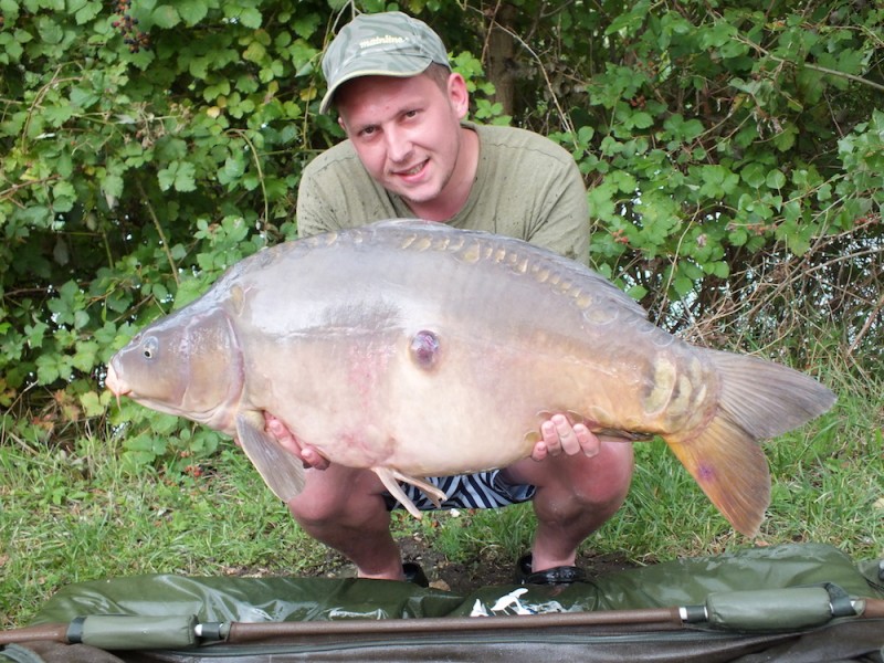 Aaron Reid with a 39lb8oz mirror from Tea Party 1 29.7.17