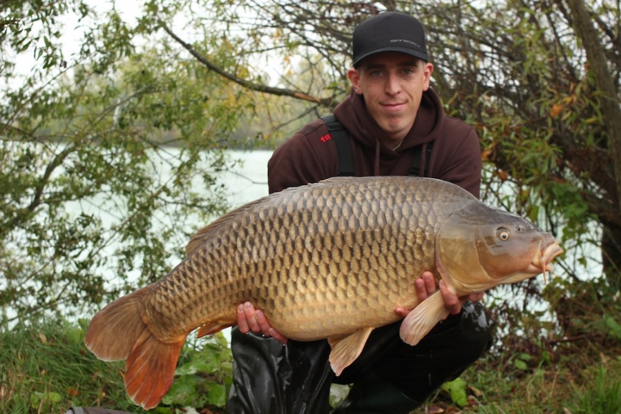 George Treadwell with the Korda Social Common at 39lb 5oz