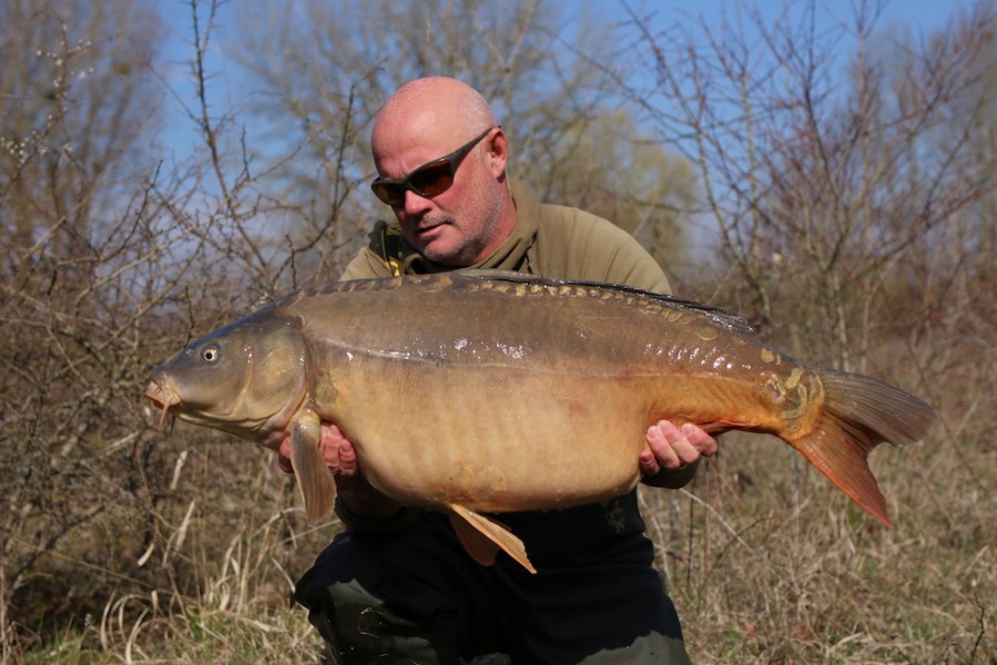 Steve French with a 36lb 4oz mirror from The Poo 23/03/19