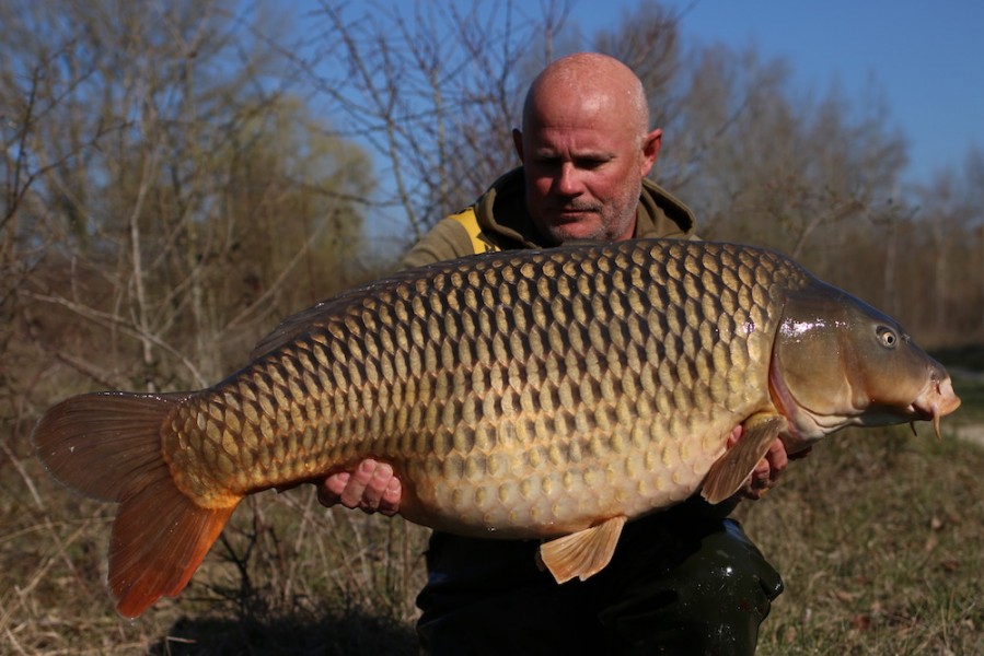 Steve French with the Long Common at 48lb 12oz from The Poo 23/03/19