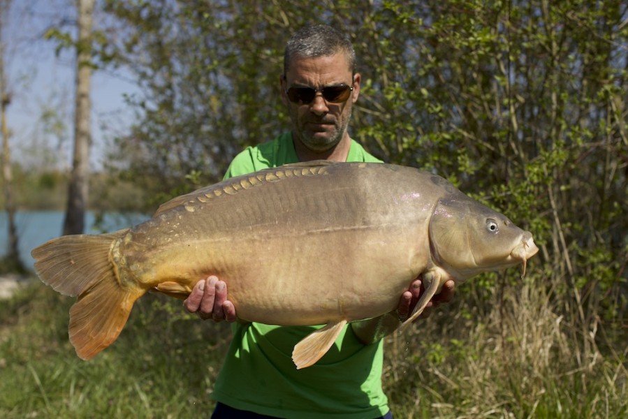 Andy Bowman with Rene's at 38lb 8oz from Bacheliers 13.4.2019