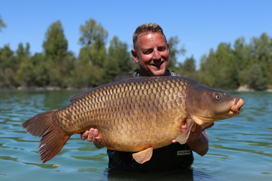 Phil Newman with the Unnamed Common at 48lb from the beach 24.08.19