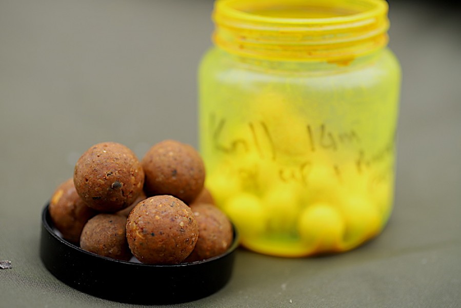 Krill Bottom Baits and Yellow Pop-Ups were used for the snowman.