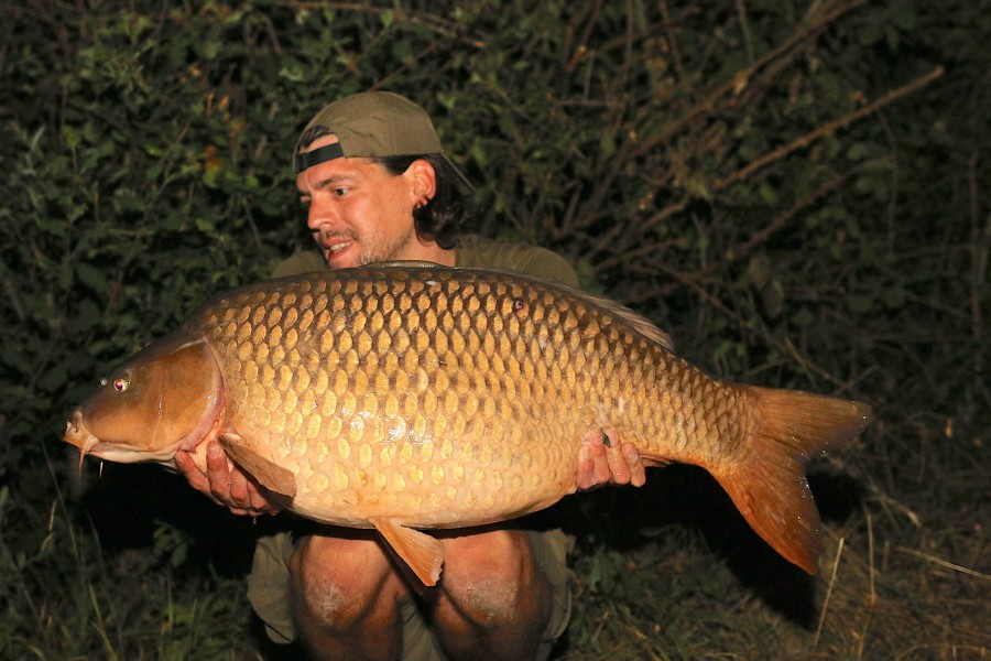 Bailiff Phil with "Polly" at 43lb 4oz from "Poo"...........