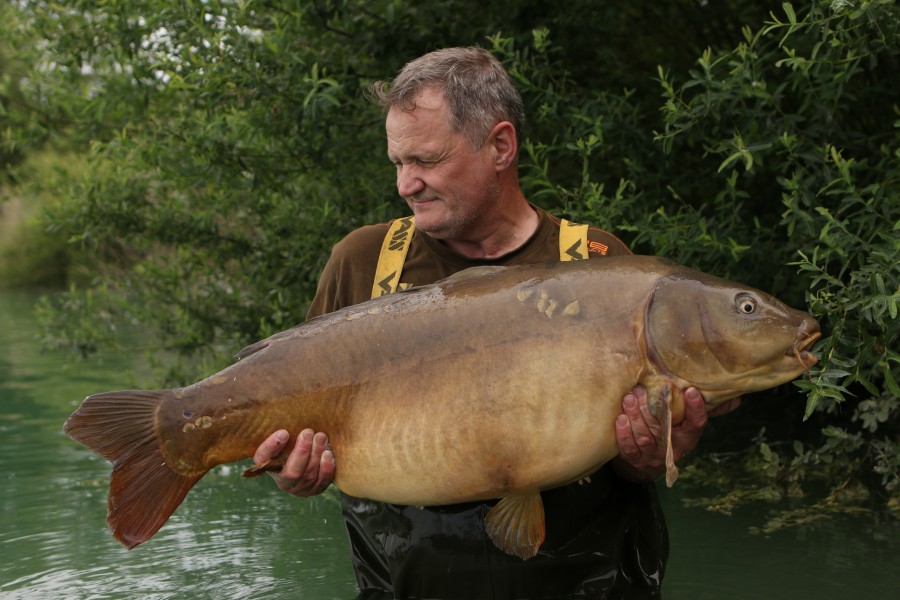 This cracking 44lb Mirror enjoyed a cuddle with Graeme, 4 Scales it is aptly named