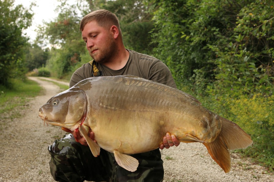 Got to love it when an angler gets a target fish, well in Jamie pictured with Pac-Man at 40lb.......