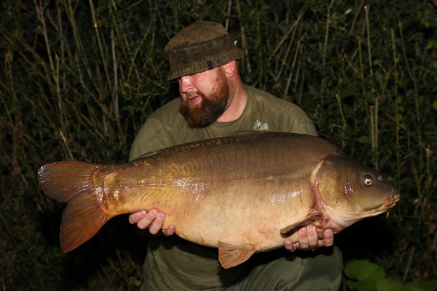 Its a PB for Graham after fighting off the mozzis he got rewarded with "Cracker" at 40lb.........