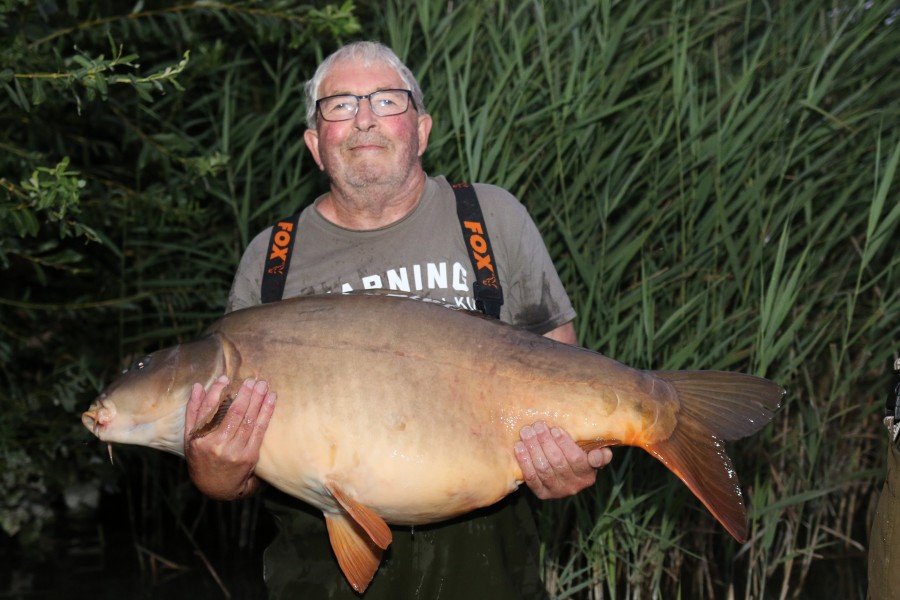 Good old John Daly!!!!! showing us how its done!! Congratulations on "Diamond Geezer" mate at 48lb 4oz........
