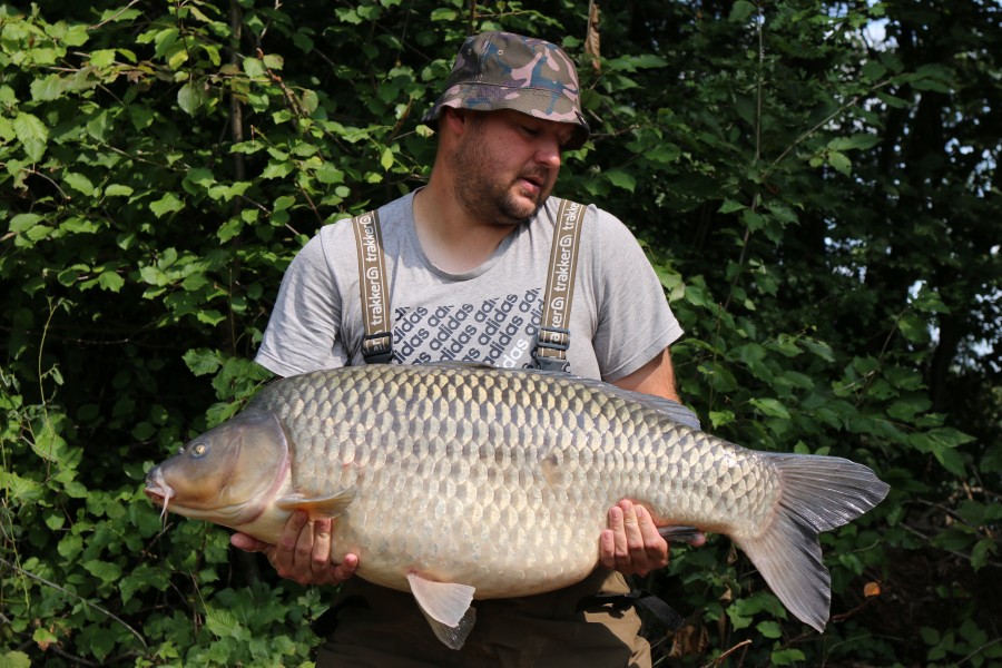 Bryan Mills with "Snowflake" at a weight of 43lb 8oz.................