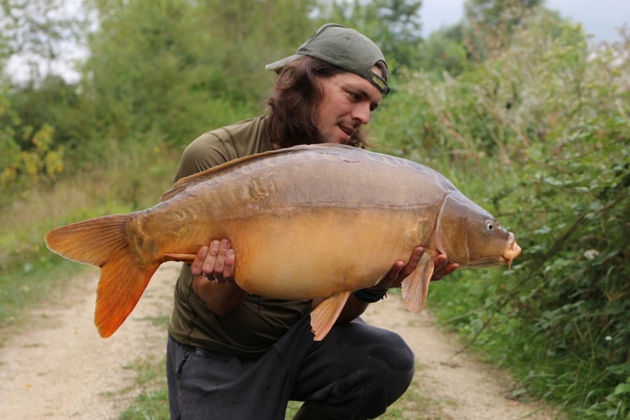 Phil the bailiff with "Century" at 37lb 4oz.....