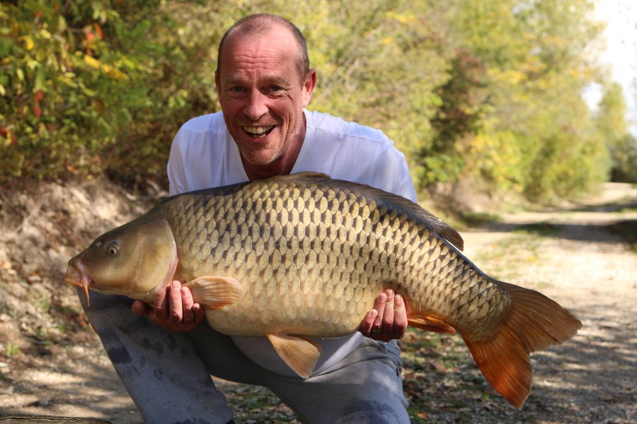 Peter Smith smashes his PB with "The Traveller" at 43lb 12oz.