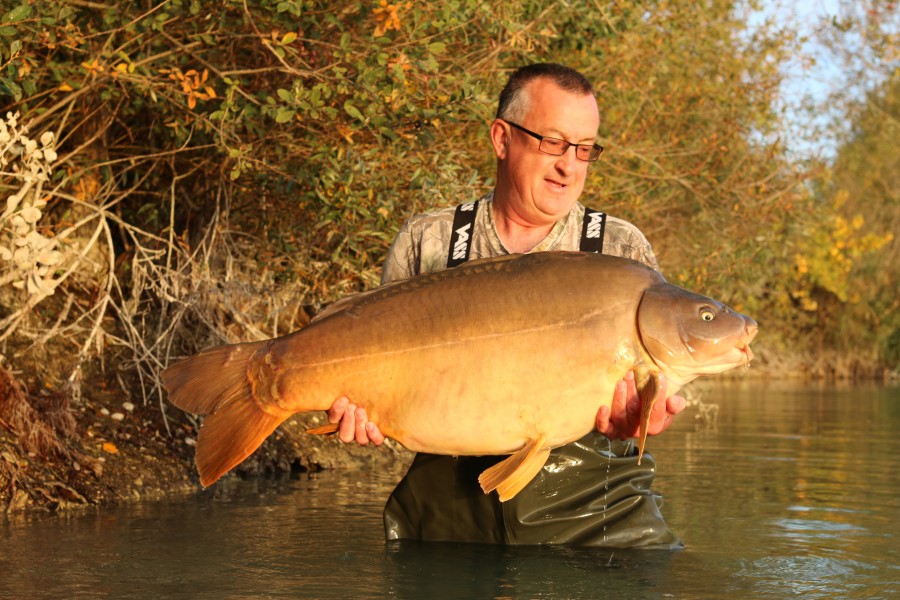 Ian with Jack at 45lb, what a brace of carp to have from the road lake