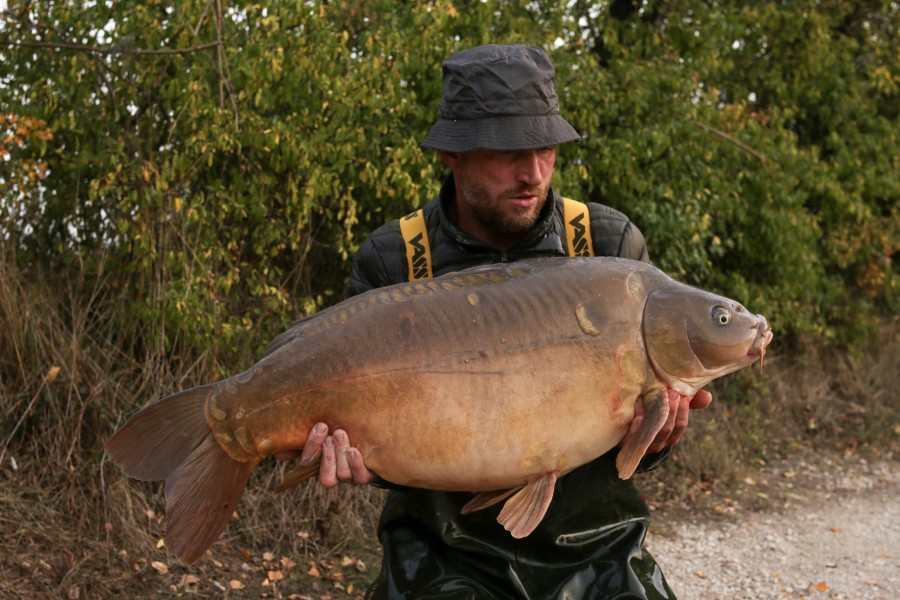 Alex Tarry with Layla at 42lb 2oz