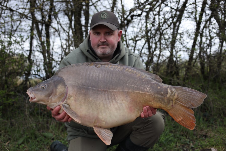 Dave in the Beach with ' Castro ' at 42lb 15oz.
