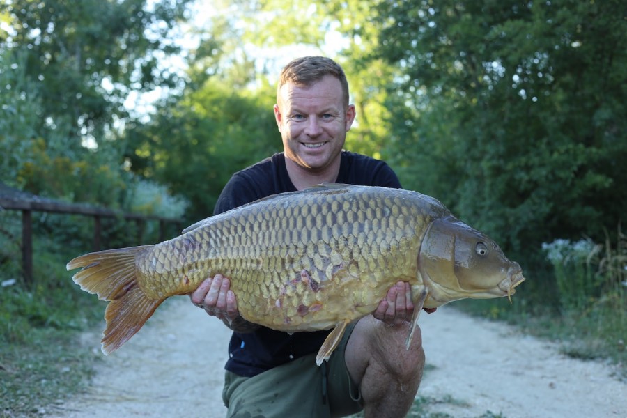 Steve in Bacheliers with Golden Virginia 35lb 2oz