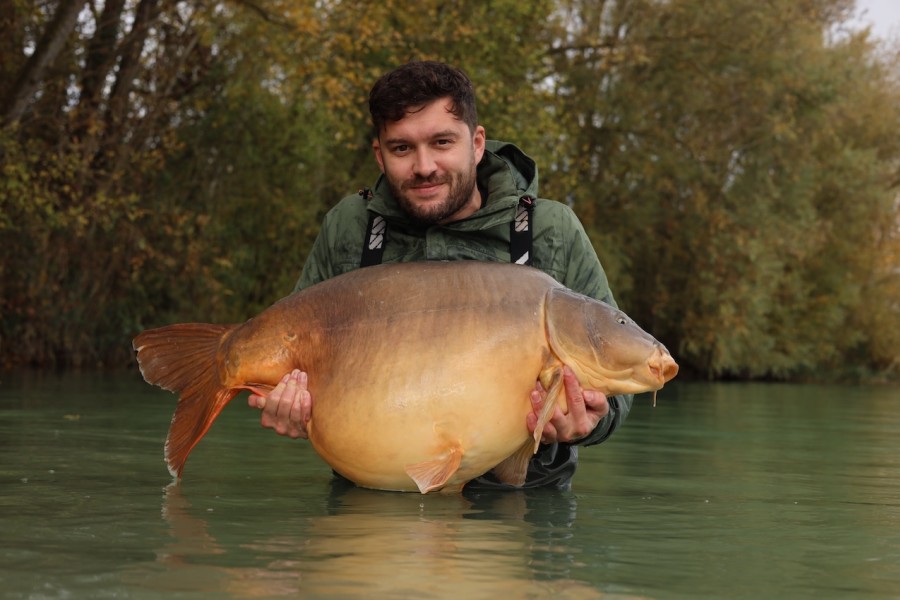 Eye-Q going over 60, 61lb 4oz for Charley in TP1