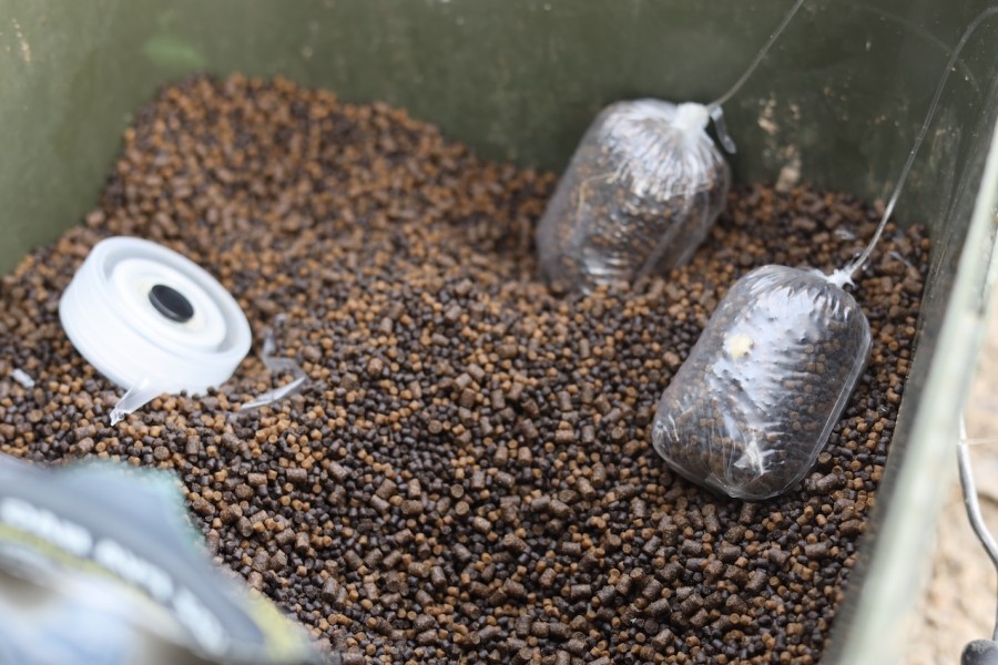 Sold bags for Jon in Bacheliers